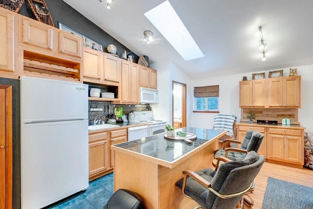 Mt Baker Lodging Cabin 64 – FRPL, WIFI, SLEEPS 6! by MBL