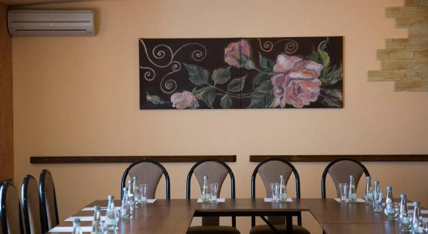 OBERŻA POD RÓŻĄ restauracja, sauny, jacuzzi