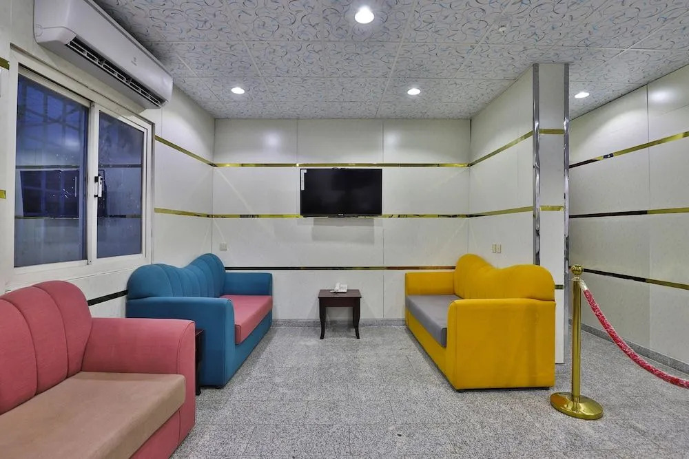 OYO 285 Masharef Furnished Units In
