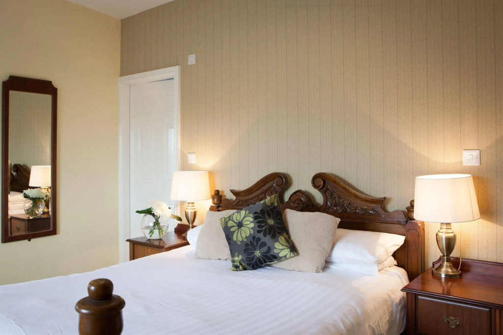 The Lamplighter Dining ~ Rooms