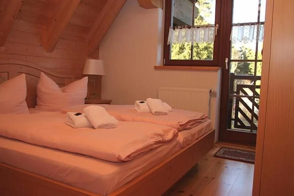 Ferienanlage Zum Silberstollen 2 Häuser am Berg Polderhof und Weißeritzhütte