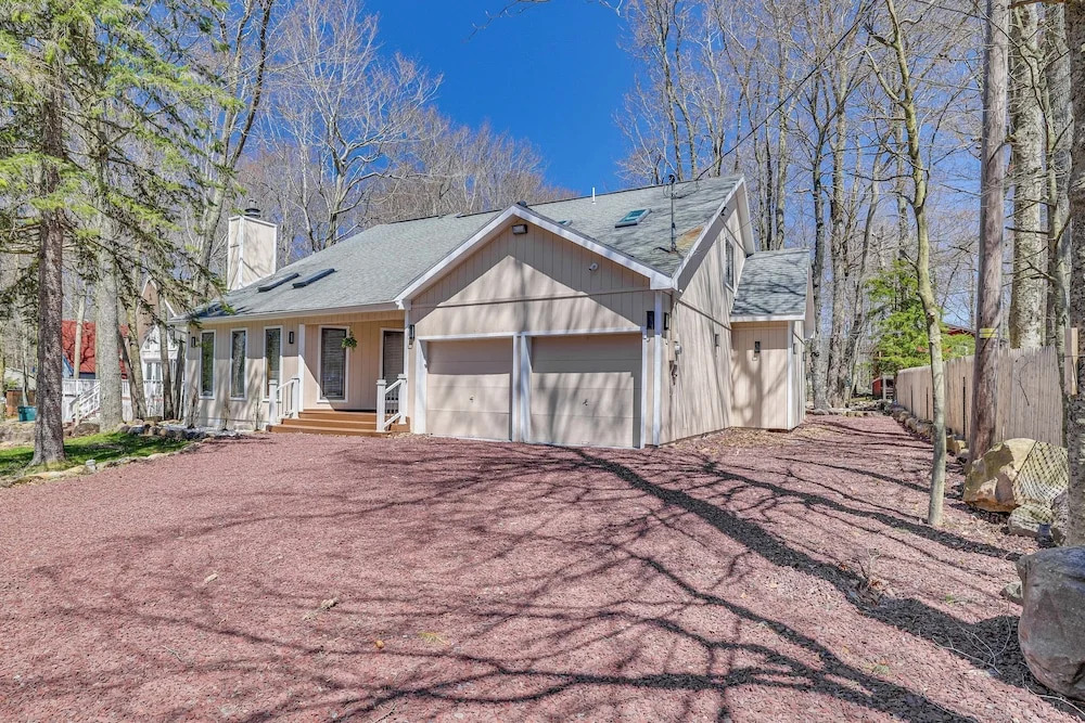 Spacious Retreat 7 Mi to Tobyhanna State Park!