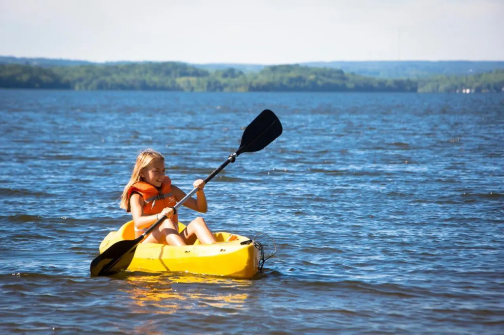 Elmhirst's Resort - On a lake