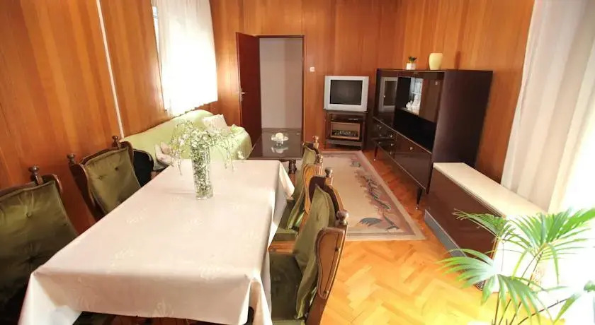 Apartment Tinel