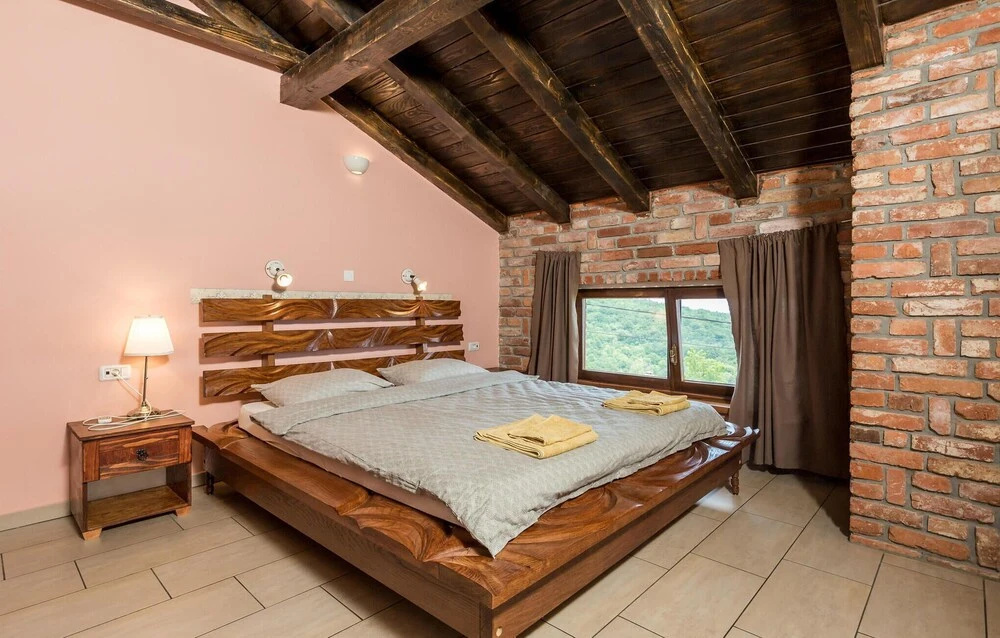 Beautiful Home in Icici With Wifi, 5 Bedrooms and Outdoor Swimming Pool