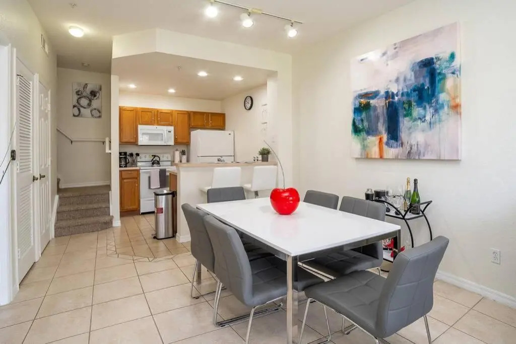 Spectacular 3bd/2ba Townhouse close to Disney