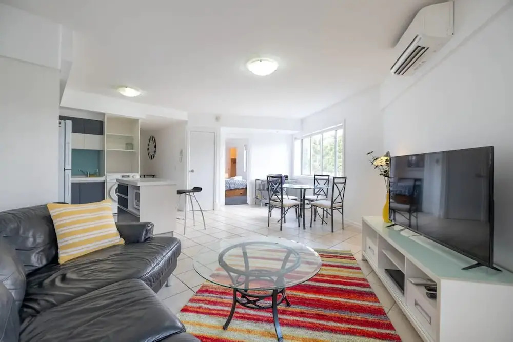 Peaceful 1 Bedroom Apartment with Parking