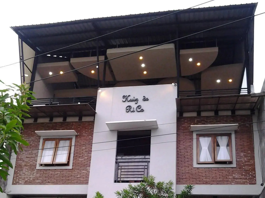 Huiz de Rico Guesthouse Syariah near Ambarrukmo Area