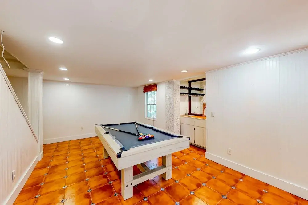 Classic Coastal Home With Game Room & Private hot tub - Walk to Beaches