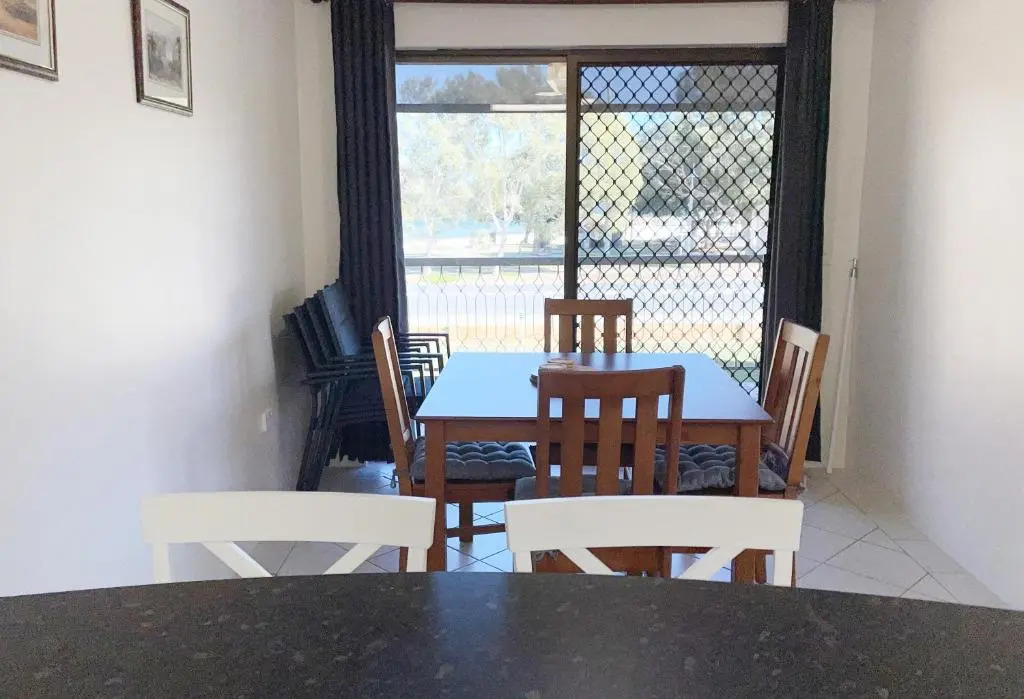 Crystal Waters-2 bed, 2 bathroom, Beachfront Unit!