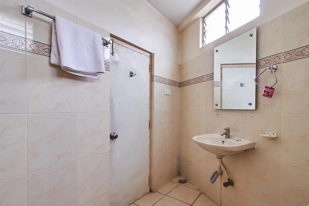 Hotel O Padmini Near Lakdikapool Metro Station