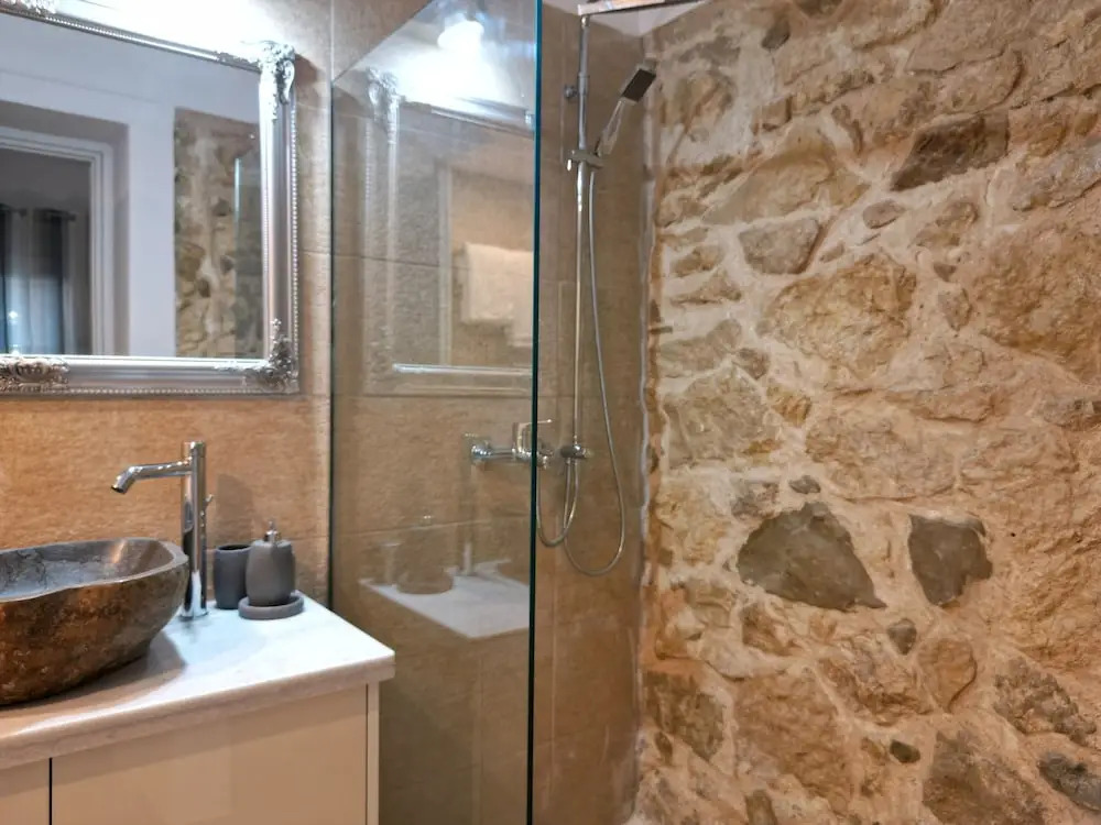 Gems Suites