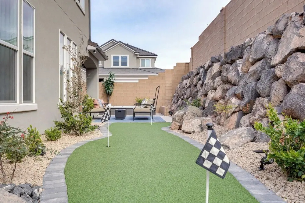 12 Mi to Sand Hollow: Spacious Home w/ Game Room