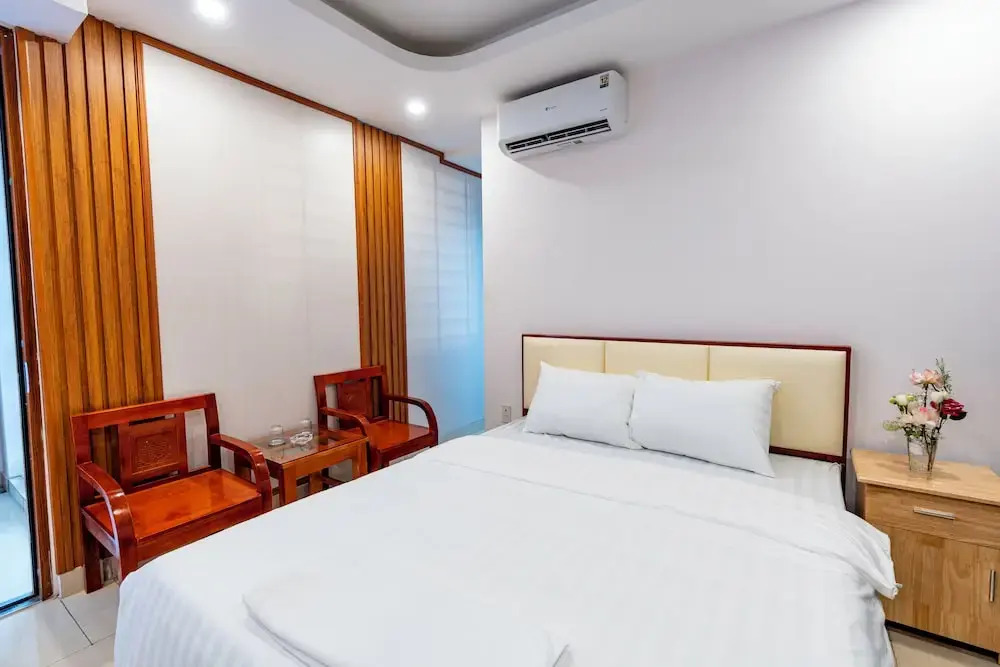 Light Hotel Ha Noi - Near AEON Mall Long Bien