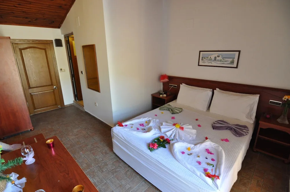 Longhouse Inn Hotel