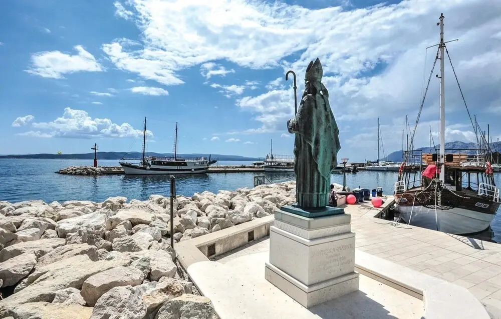 Nice Apartment in Baska Voda With 1 Bedrooms, Heated Swimming Pool and Swimming Pool