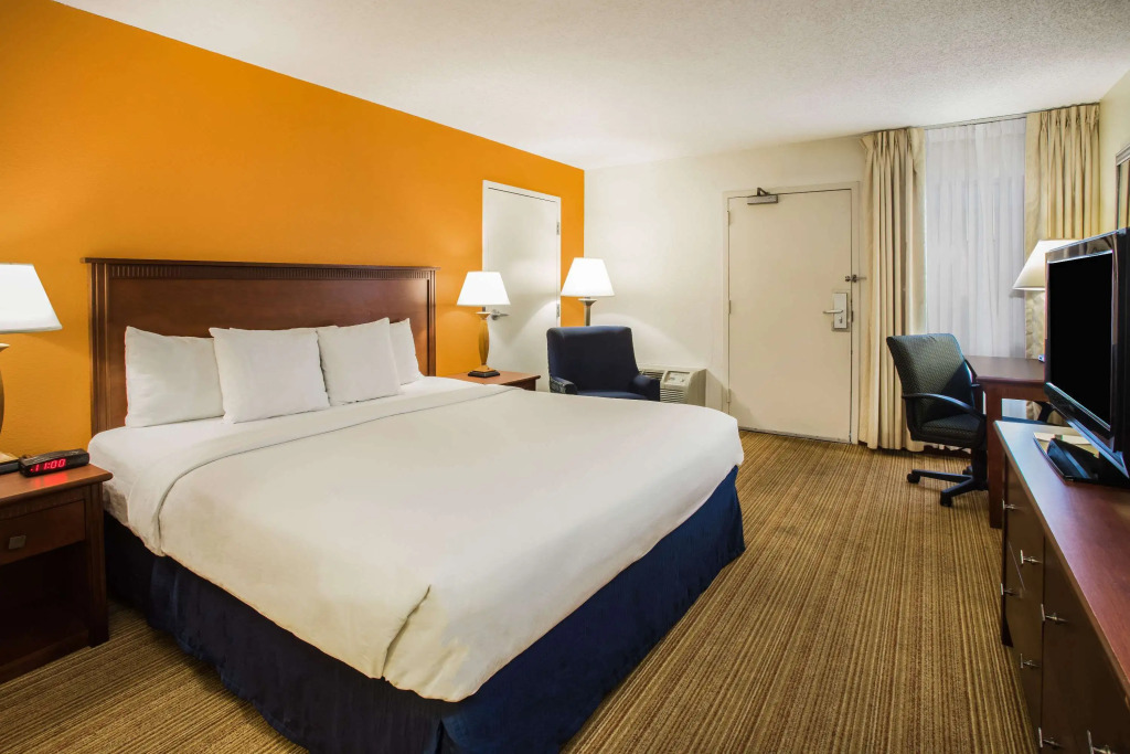Days Inn by Wyndham Florence Near Civic Center