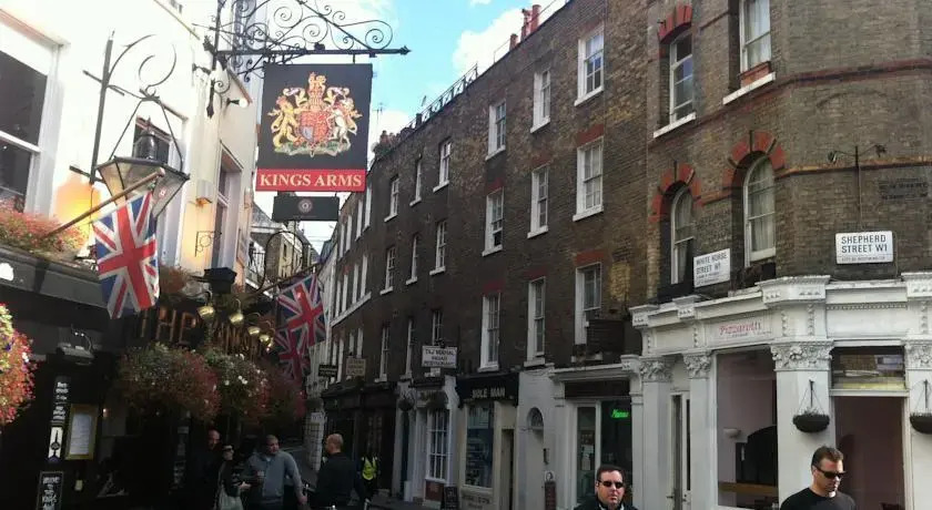 Hostel Houses Mayfair