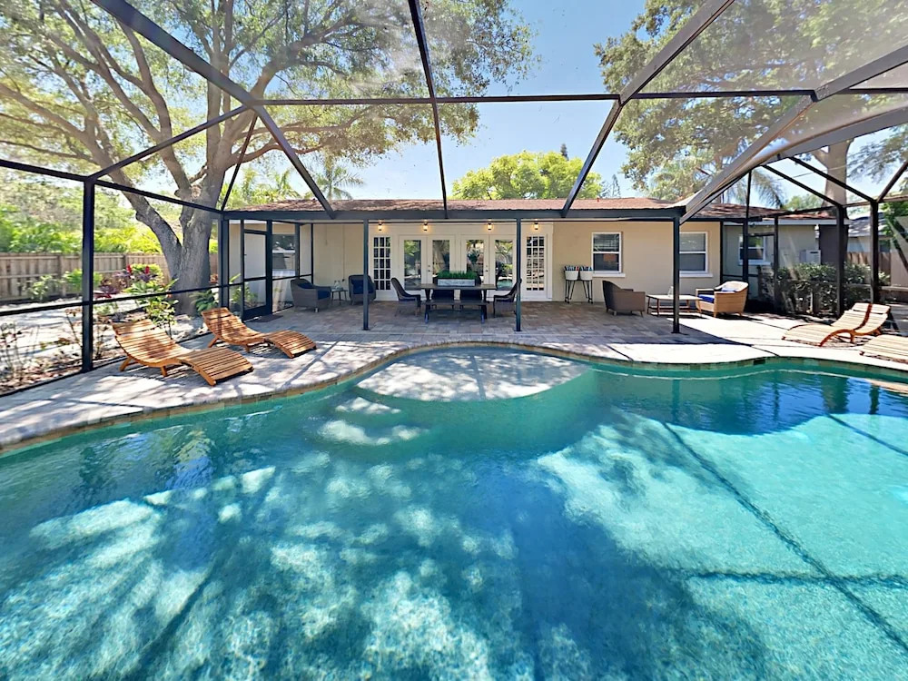 1919 Siesta Drive Home 4 Bedrooms 2 Bathrooms Home
