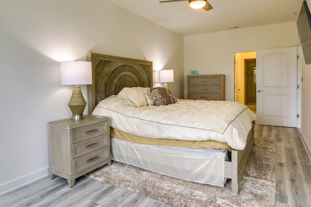 Creek Access & Balcony: Lewes Home Near Beaches