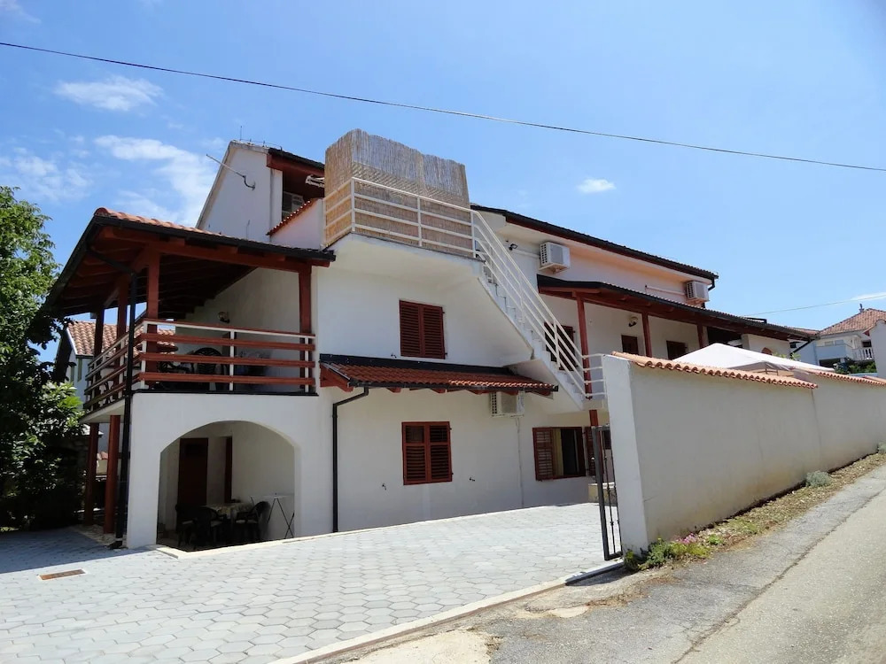 Davor - With Parking - A2