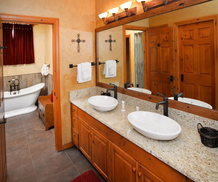 Enclave #193 3 Bedrooms 5 Bathrooms Condo