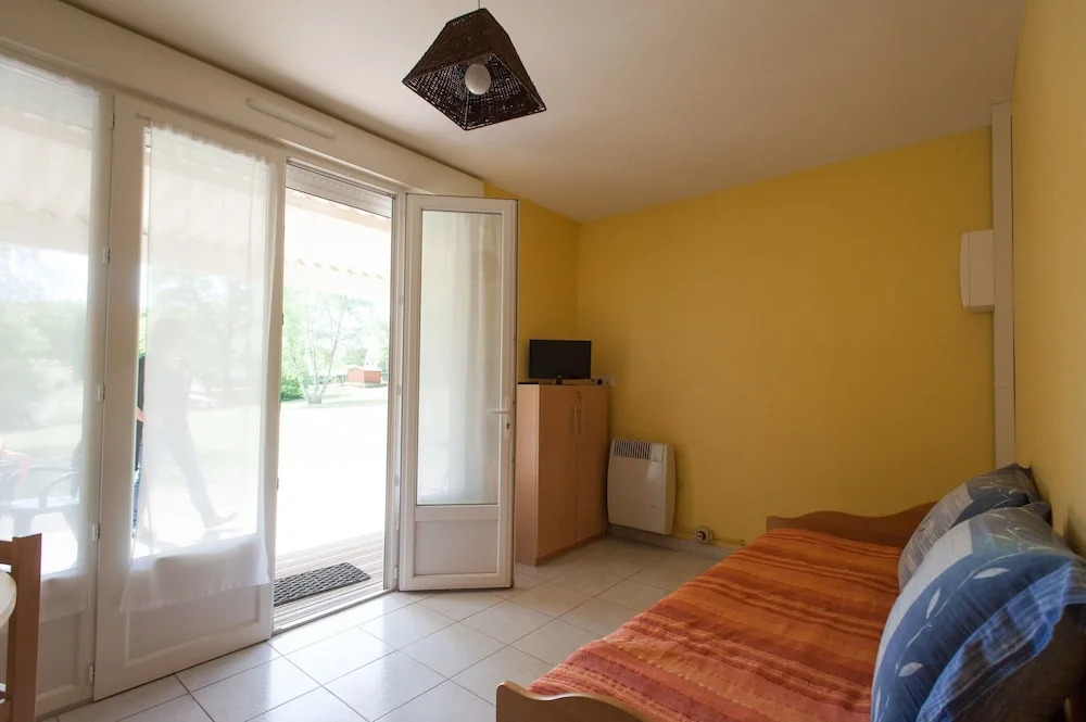 Tasteful Cottage in Sauze-vaussais With Terrace