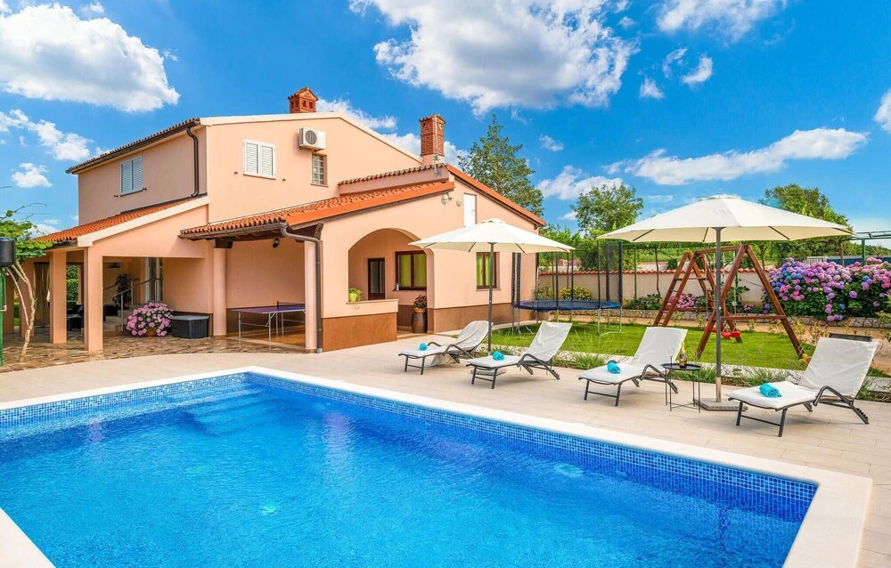 Stunning Home In Marcana