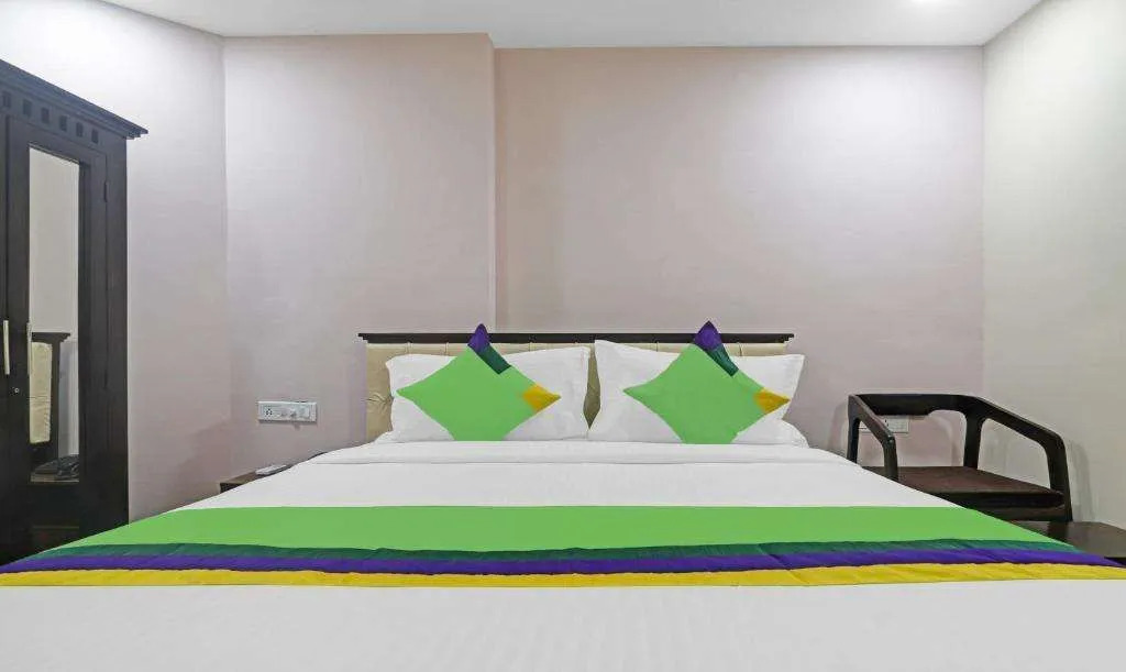 Treebo Trend Purple Square Hotel