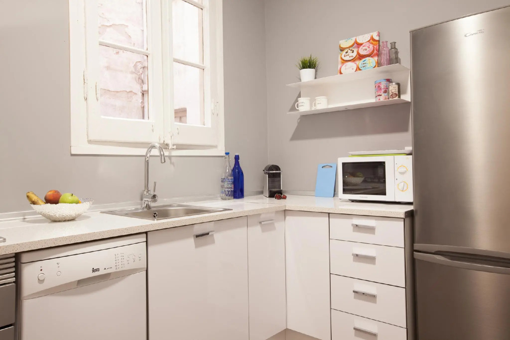 SOFIA 4 · Sofía's Gallery & Bath · Well Priced 6 Pax Spacious Home in Eixample
