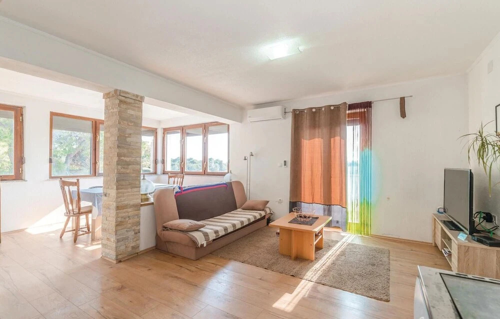 Beautiful Apartment in Biograd With 3 Bedrooms and Wifi