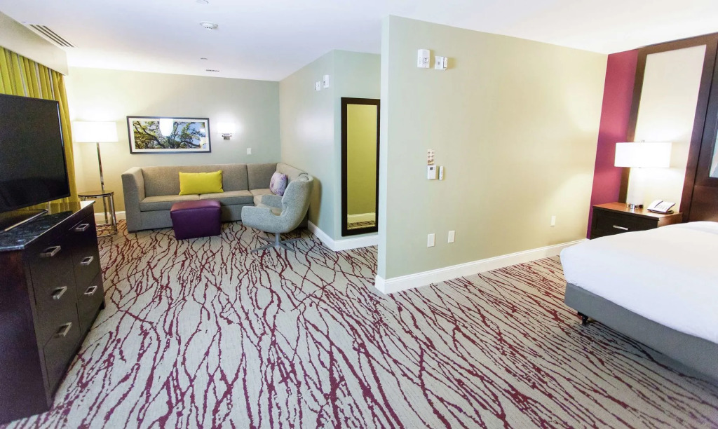 DoubleTree by Hilton Historic Savannah