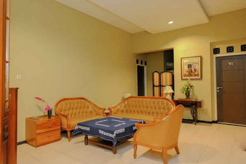 OYO Life 93382 Gajayana Kost Female Only Syariah