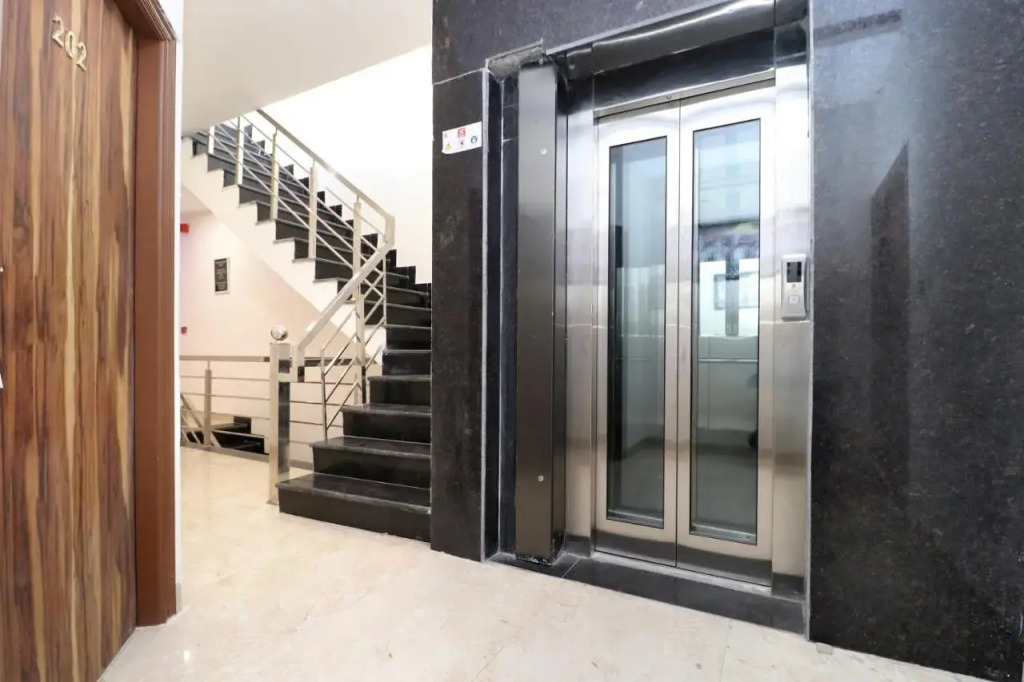 OYO 22115 Hotel D Plaza