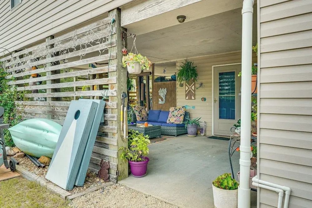 Nags Head Apt With Patio - 1/2 Mile Walk to Beach!