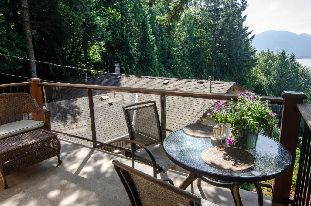 The Fraser Rivers Edge B&B Lodge