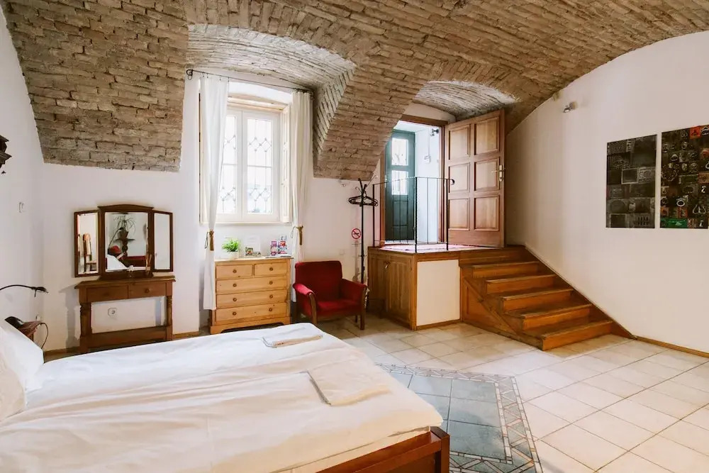 Hunyadi 4 Apartment I.