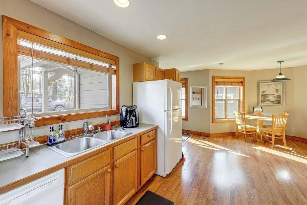 Columbia Falls Private Retreat: Pool Table & Deck!