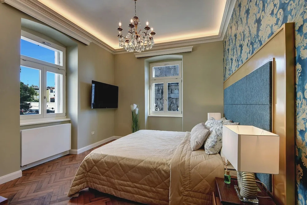 Arena & Seaview Luxurious Residence