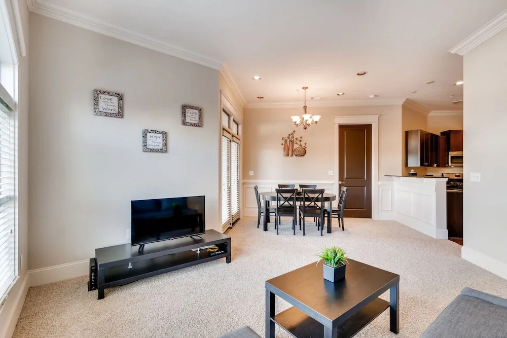 Midtown Luxury Suites by 1stHomeRent