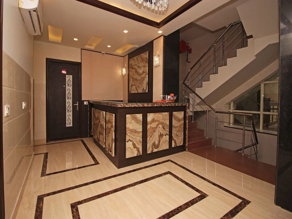 OYO Flagship 737 Paschim Vihar