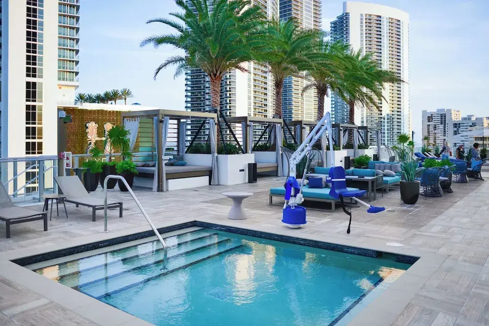 Stunning 25th-Floor Views in Hollywood