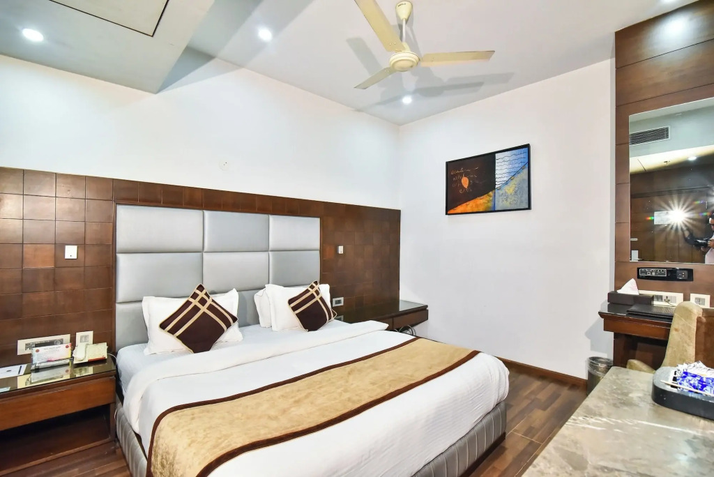 Sawera Grand Luxury Stay Near Golden Temple