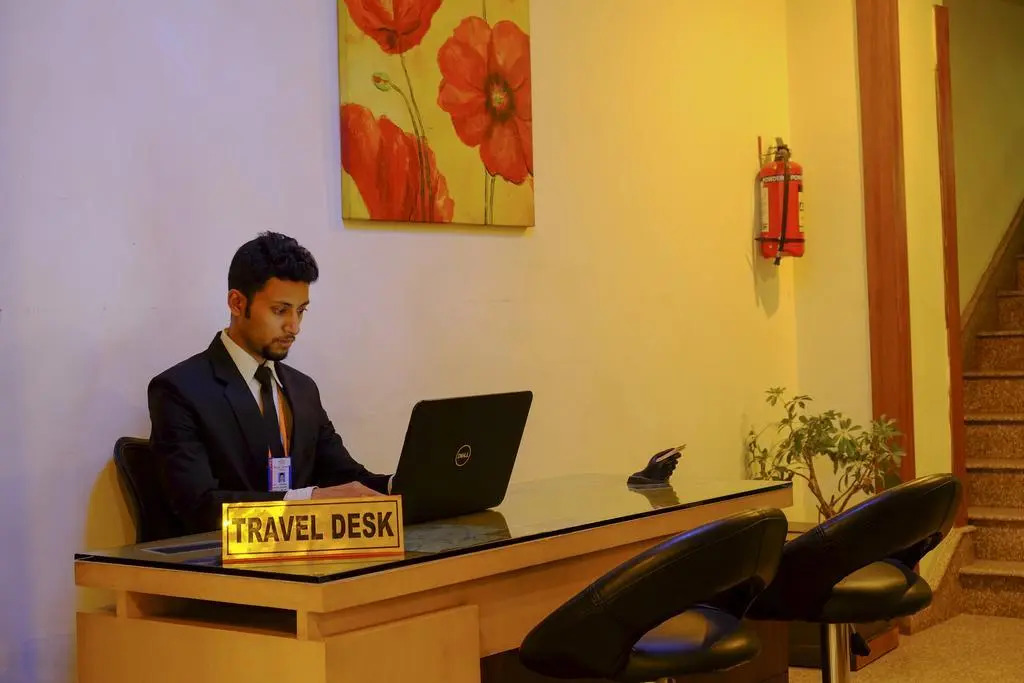 Hotel Regal Airport