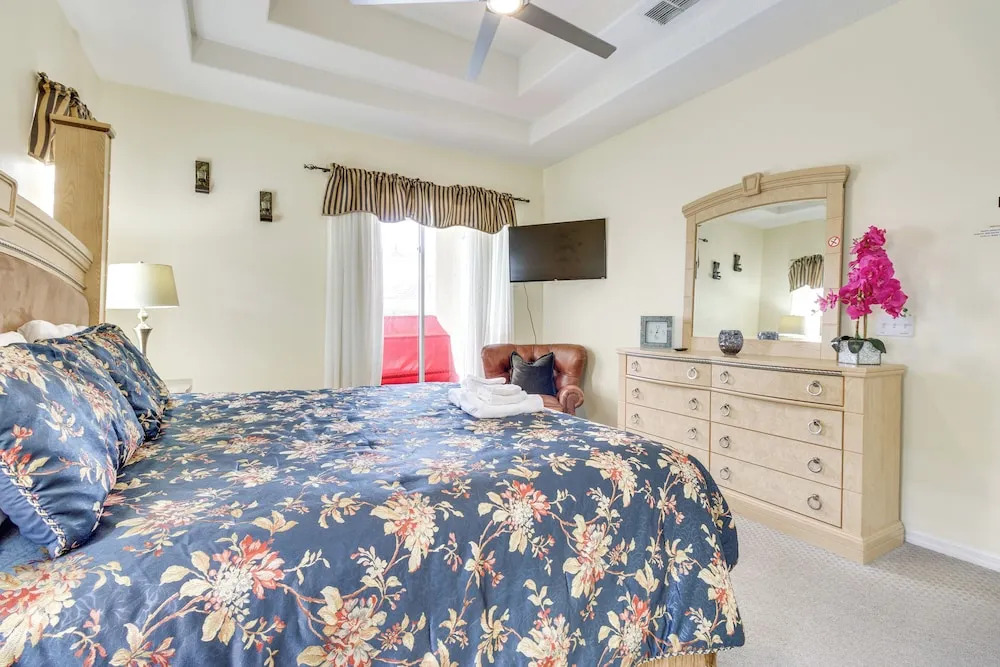 Lanai & Pool: Spacious Villa Near Disney