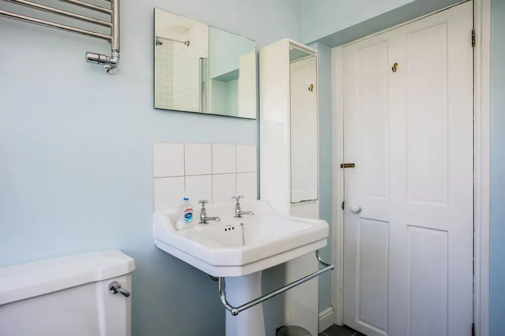 Spacious 4 Bedroom Home In Finsbury Park