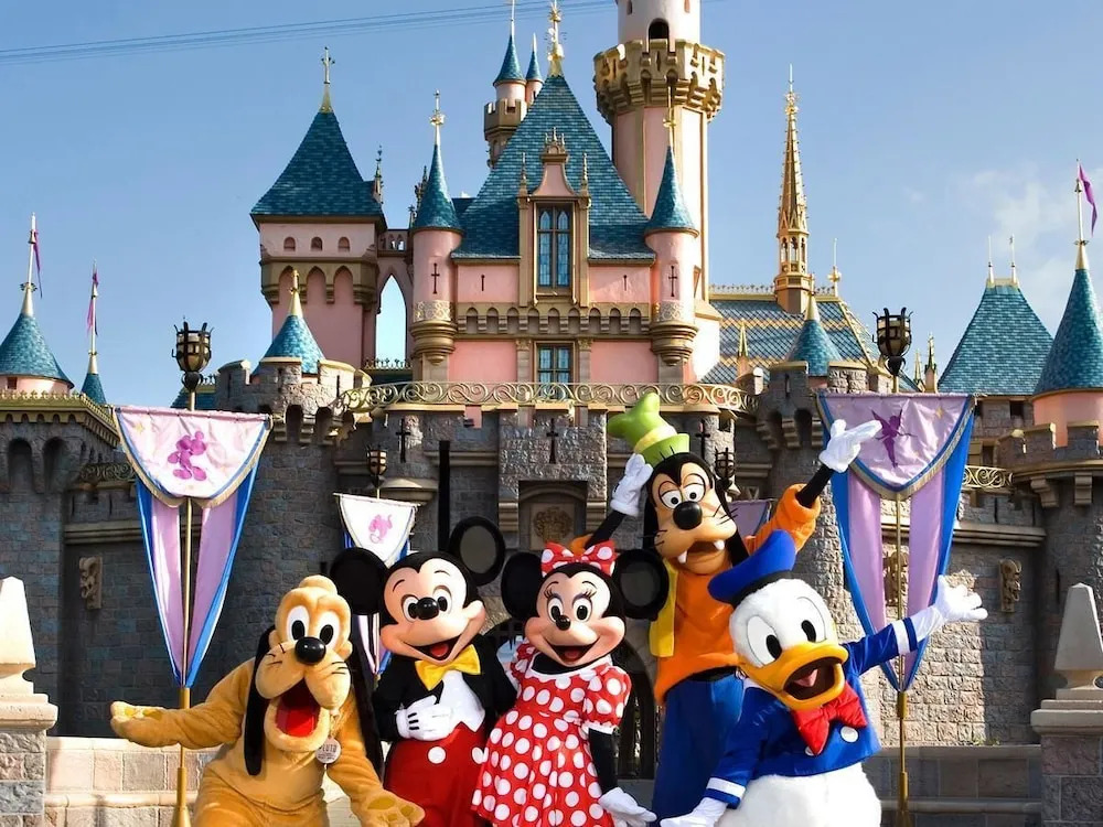 Spacious 2BD Home Next to Disneyland - Sleeps 6