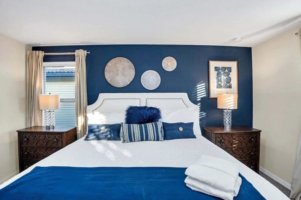 Glamorous Home, Private Pool Sleeps 14 Ww103