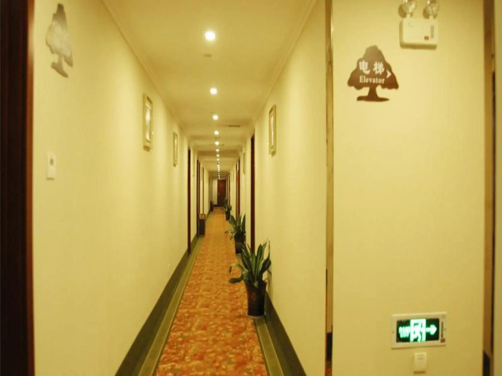 GreenTree Inn LangFang GuanGYAng District High-speed Railway Station Business Hotel