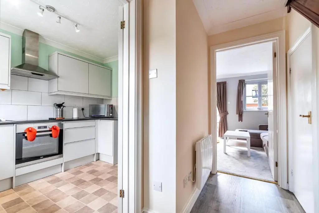 Sovereign House - by TJ Serviced Property